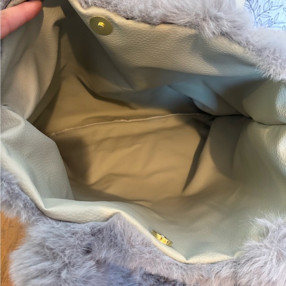 Luxurious Gray Faux Fur Tote Bag - Picture 3 of 3